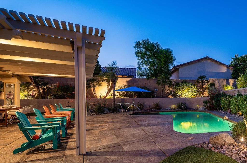 Coachella Chill: Luxury 4BR/4King Paradise Retreat