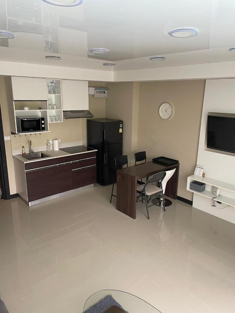 Modern MBC condo near the beach photo 3