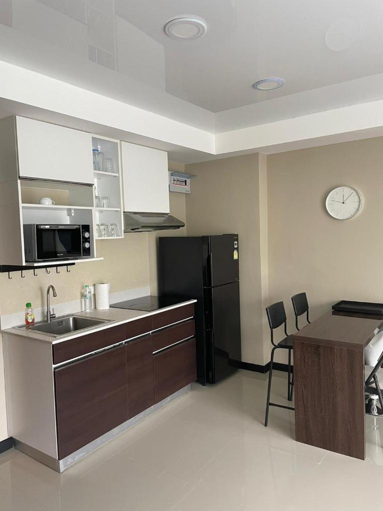 Modern MBC condo near the beach photo 4