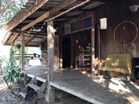 บ้านริมน้ำประตูม่าน