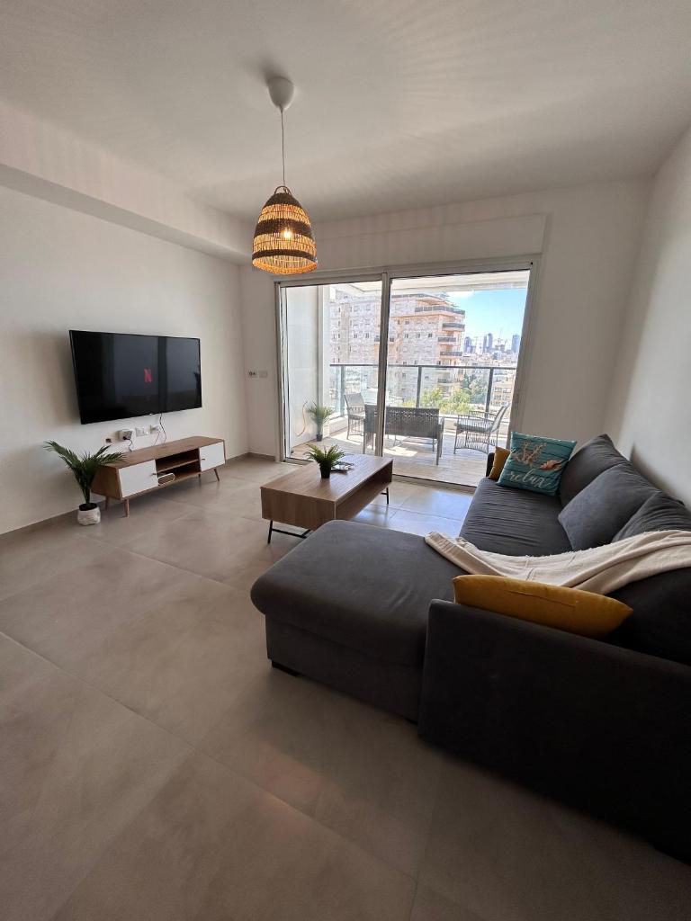 Sea Breeze Netanya Retreat by Sea N' Rent