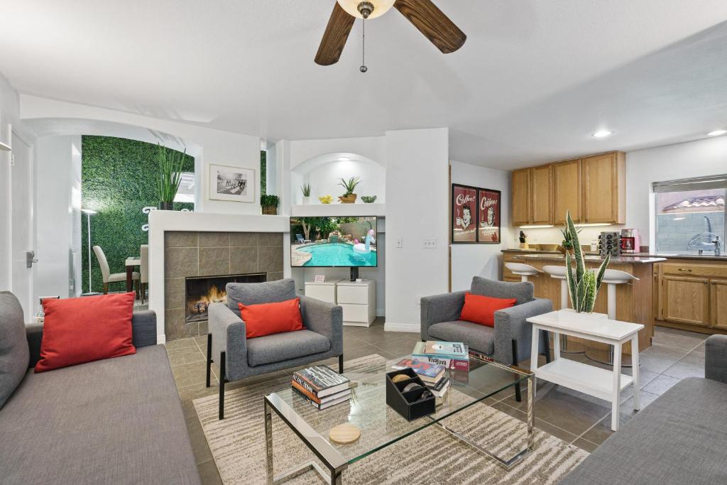 Signature 6BR Oasis With Pool BBQ Games S1 photo 2