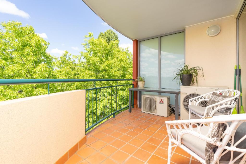 Grif13 2BR 2BA Apt with Dedicated Workspace and Free parking photo 3