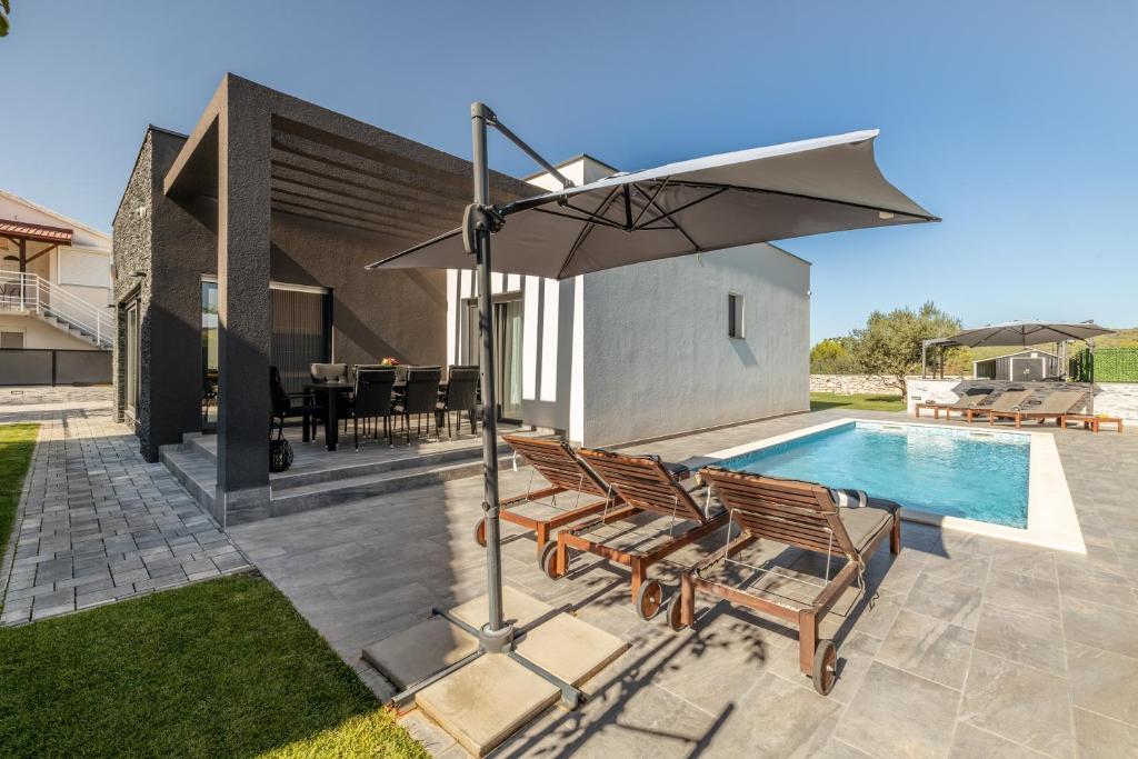 Villa A photo 2