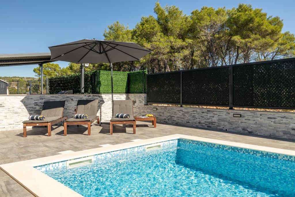 Villa A photo 1