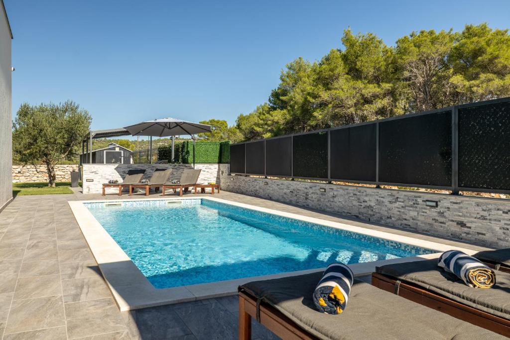 Villa A photo 3