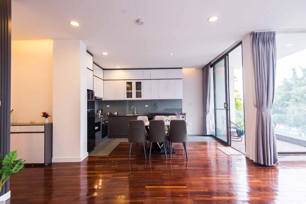 Paradise Garden West Lake