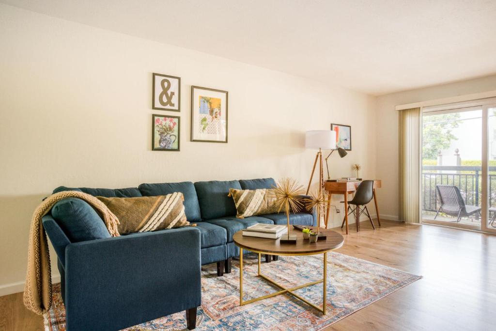 Mountain View 1br w balcony pool nr shops SFO-1588
