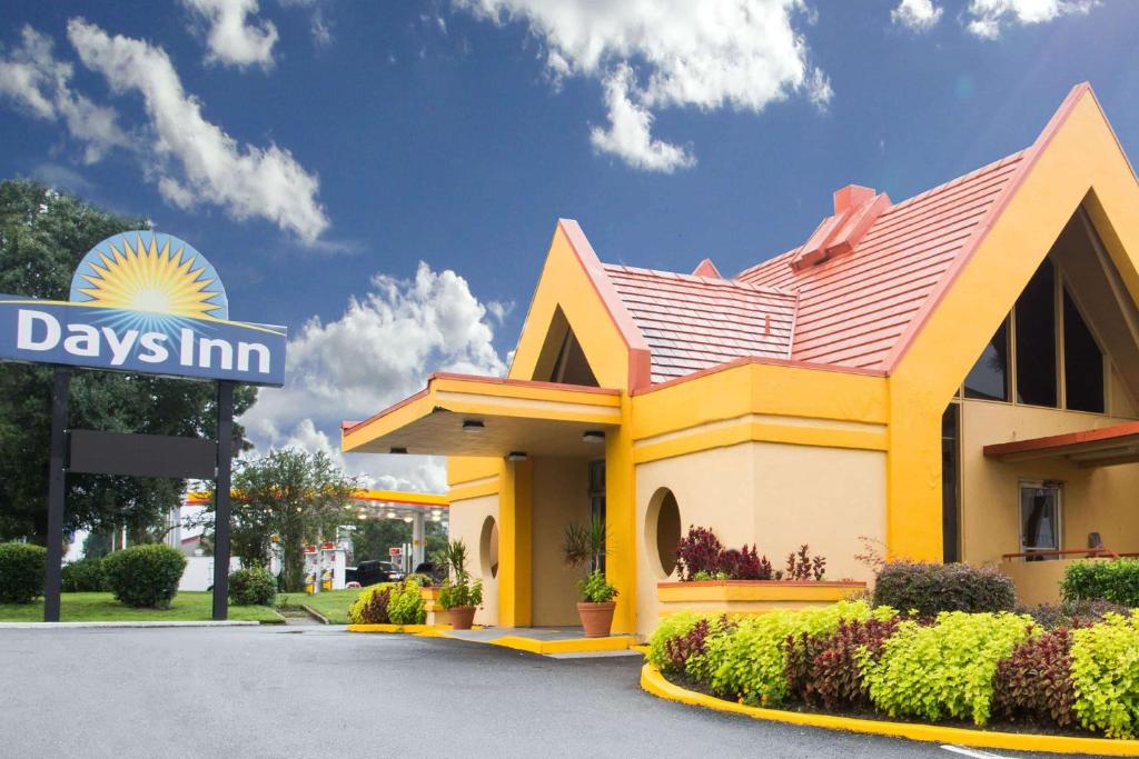 Days Inn by Wyndham Ocala North image