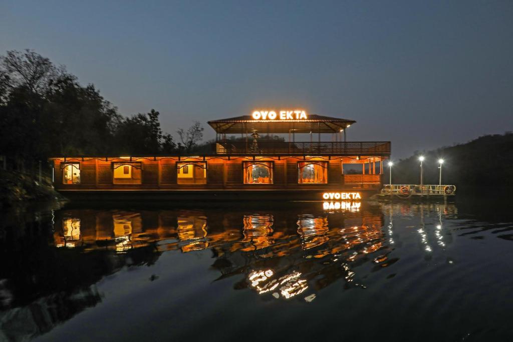 Ekta Houseboat Statue Of Unity Kevadia photo 2
