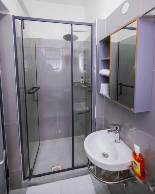 Urban Lifestyle 2BR in Westlands 55inch, King & queen size Beds, photo 2