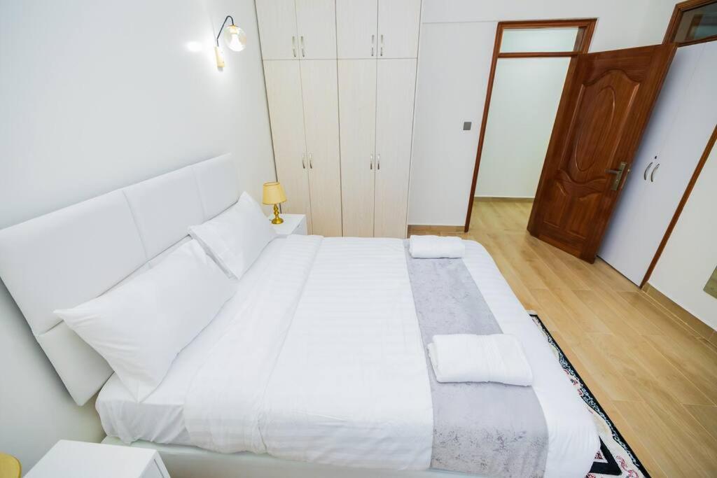 Urban Lifestyle 2BR in Westlands 55inch, King & queen size Beds, photo 3