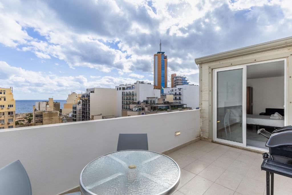 Studio Penthouse with kitchenette and side seaview at the new Olo living photo 4