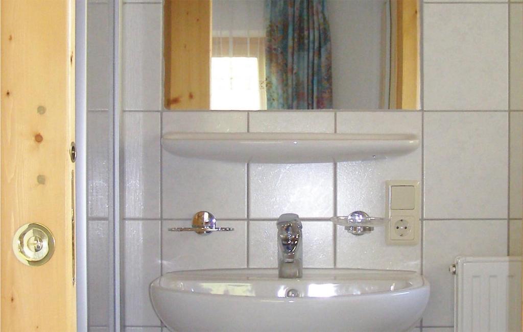 Nice Apartment In Kappl With 1 Bedrooms And Wifi photo 3