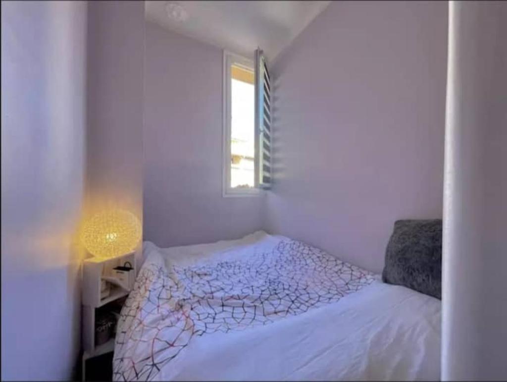 Bright Apartment photo 2