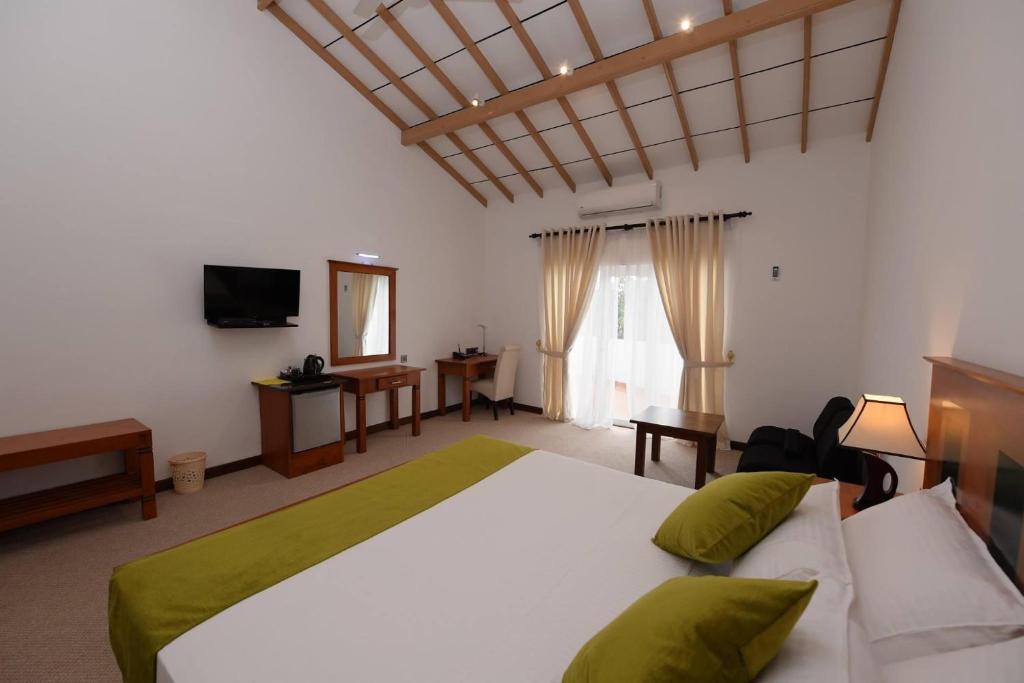 Seasons Hotel photo 1