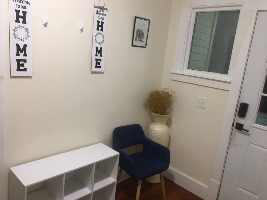 Comfy 4 Bed 1 Bath w/ Wi-fi in College Area photo 2