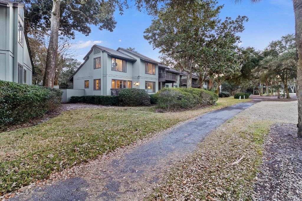 1377 Fairway Oaks