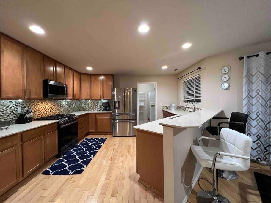 R1-Leverage Villa-Master en-suite photo 1