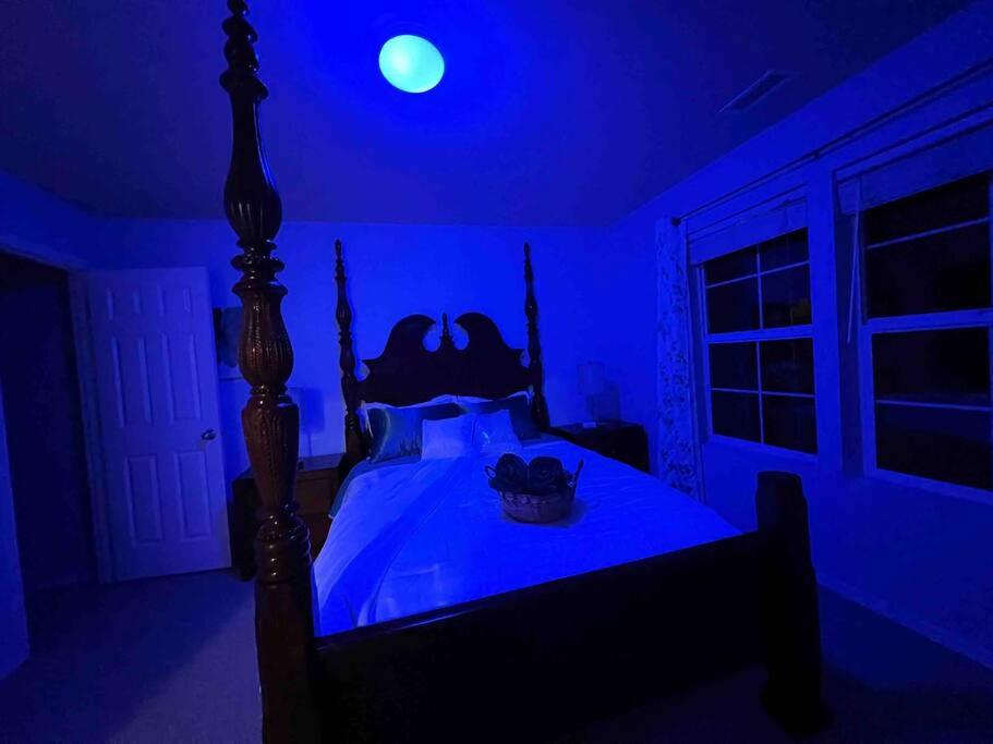 R1-Leverage Villa-Master en-suite photo 3