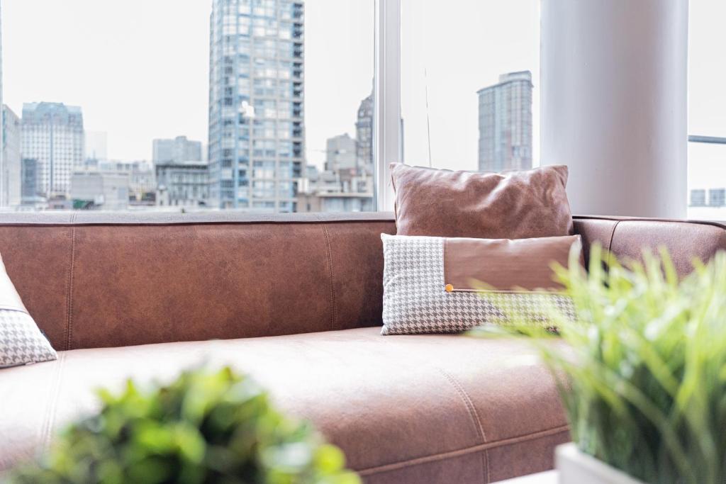 Amazing Views ! Leather Furniture ! Cozy Condo! photo 3