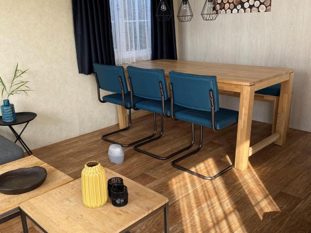 Chalet Recreatiepark Duinhoeve 1 photo 1