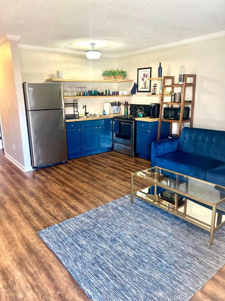 Indigo DowntownWalkable KingBed image