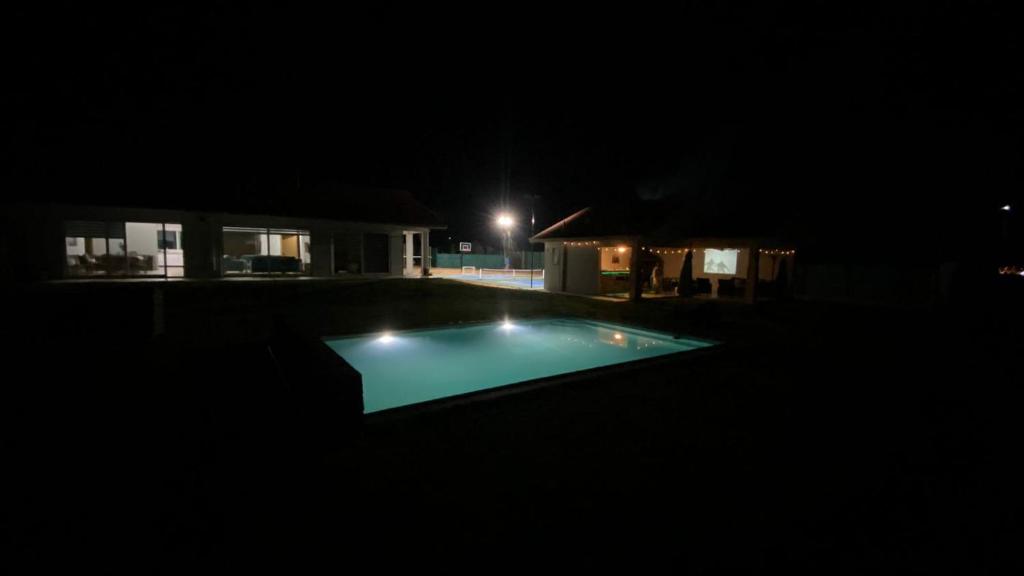 Gran casa para 14 personas con cancha de pickleball photo 2