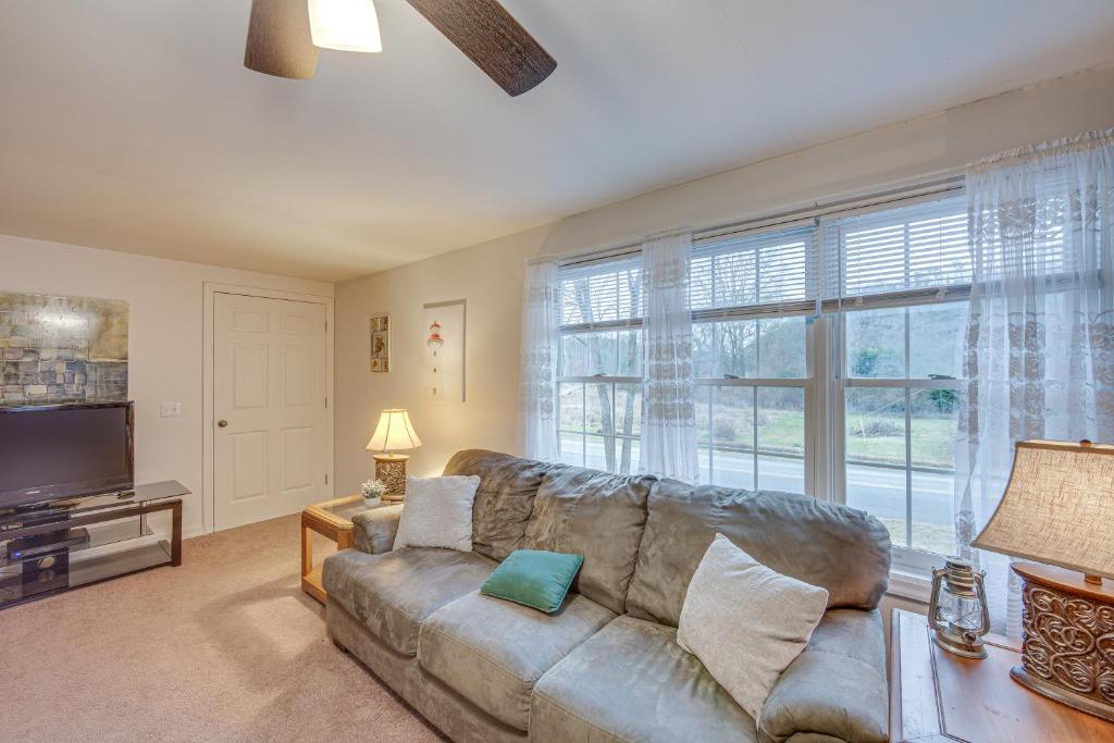 Hunters Dutch Country Paradise on 60-Acre Farm! photo 2