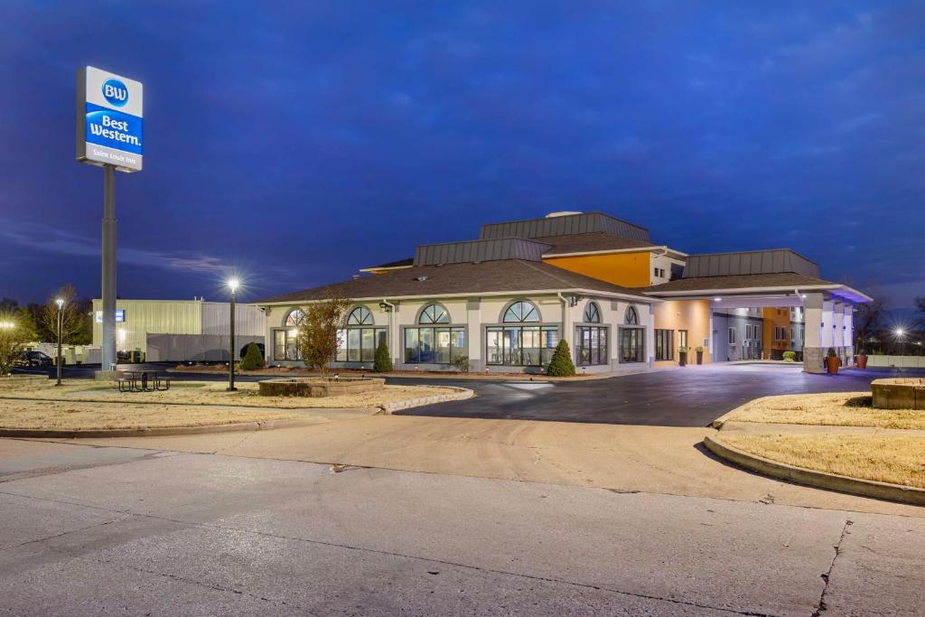 Best Western St. Louis Inn image