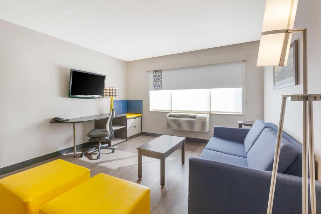 GLō Best Western Mississauga Corporate Centre photo 3