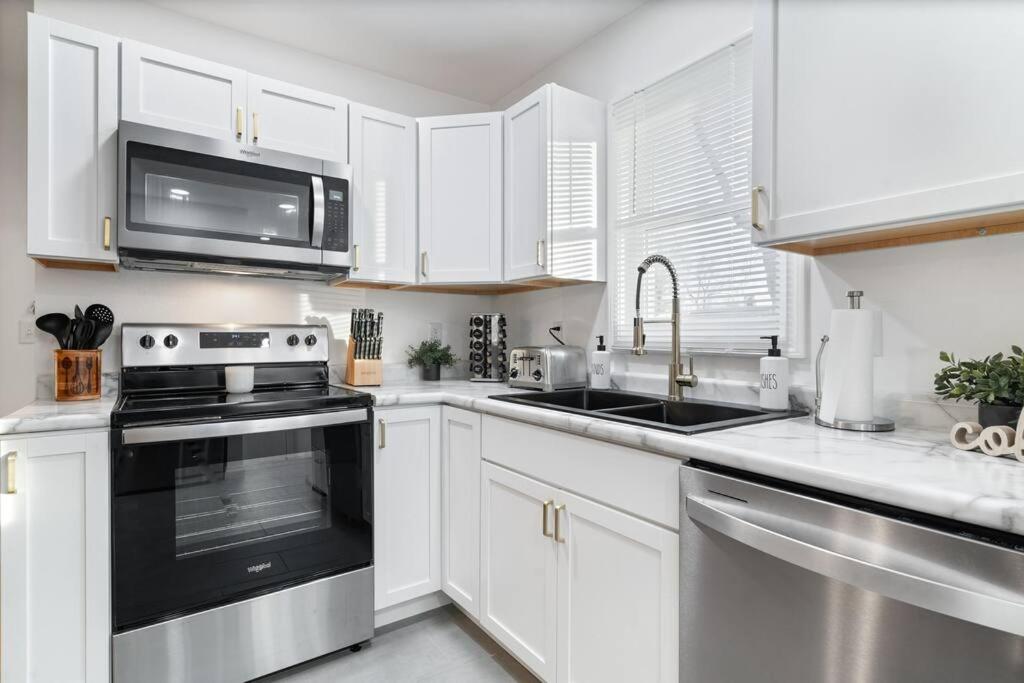 Urban Oasis centrally located near downtown! photo 3