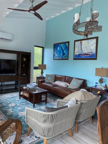 Charming Tropical Villa Getaway photo 2
