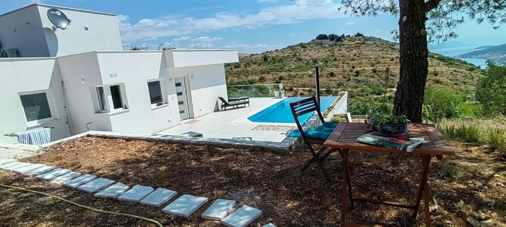 Luxury villa with a swimming pool Seget Donji, Trogir - 22094 photo 2