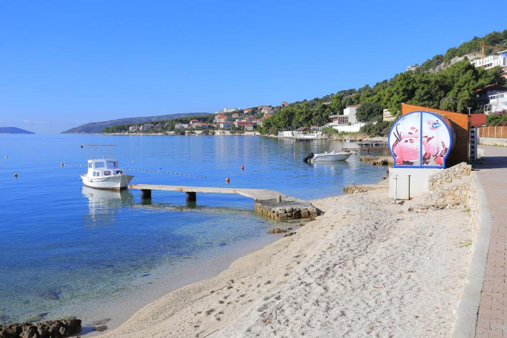 Luxury villa with a swimming pool Seget Donji, Trogir - 22094 photo 3