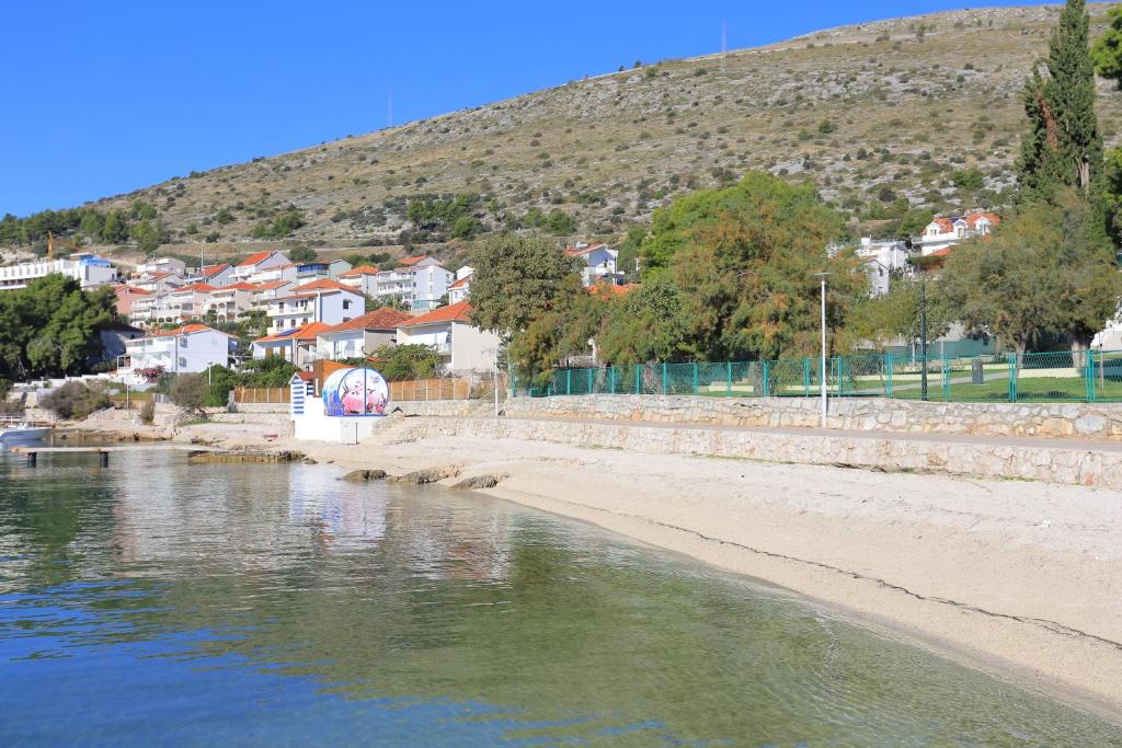 Luxury villa with a swimming pool Seget Donji, Trogir - 22094 photo 4