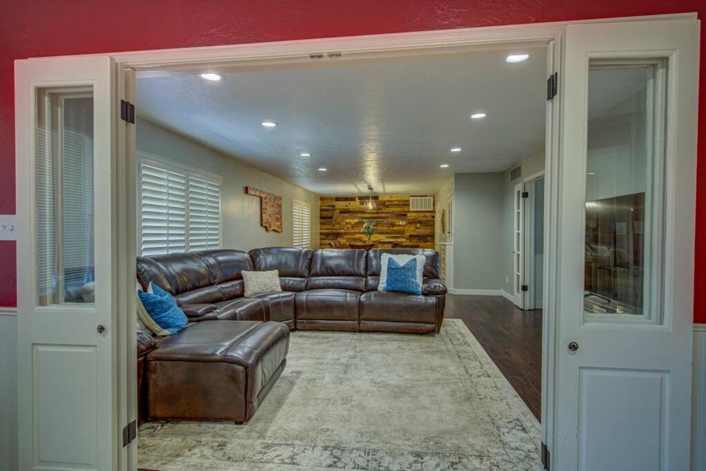 Entire Cozy Getaway with Pool photo 3