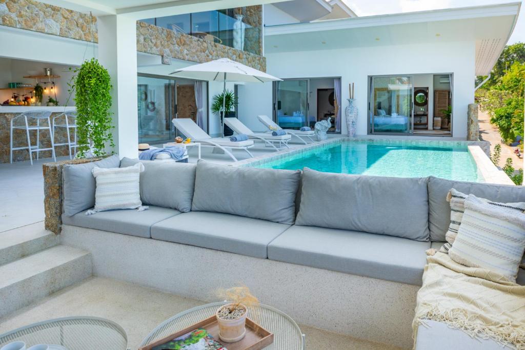 Luxury 5 bedroom oceanview villa in Bophut with Staff photo 1