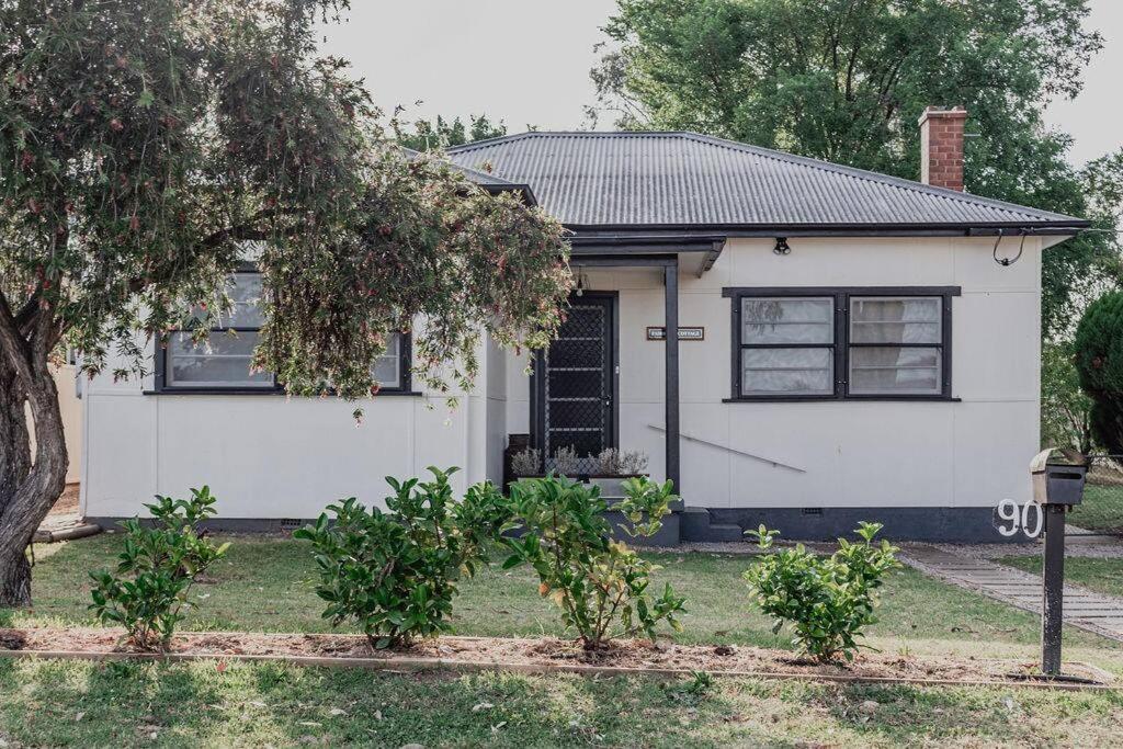 Live in the Heart of Mudgee at Fairbairn Cottage photo 4