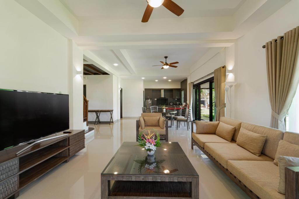 Banyu Biru Villa - Tap to explore photos