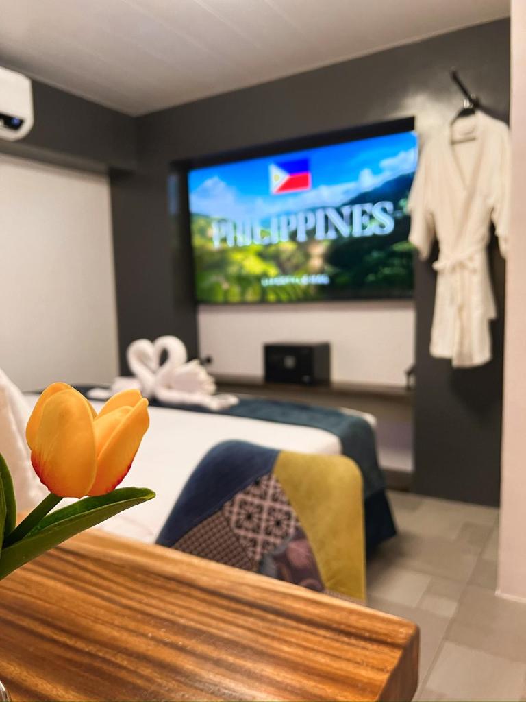 CLOCKWORKORANGE Luxury Suites 4-Minutes Away To Airport photo 4