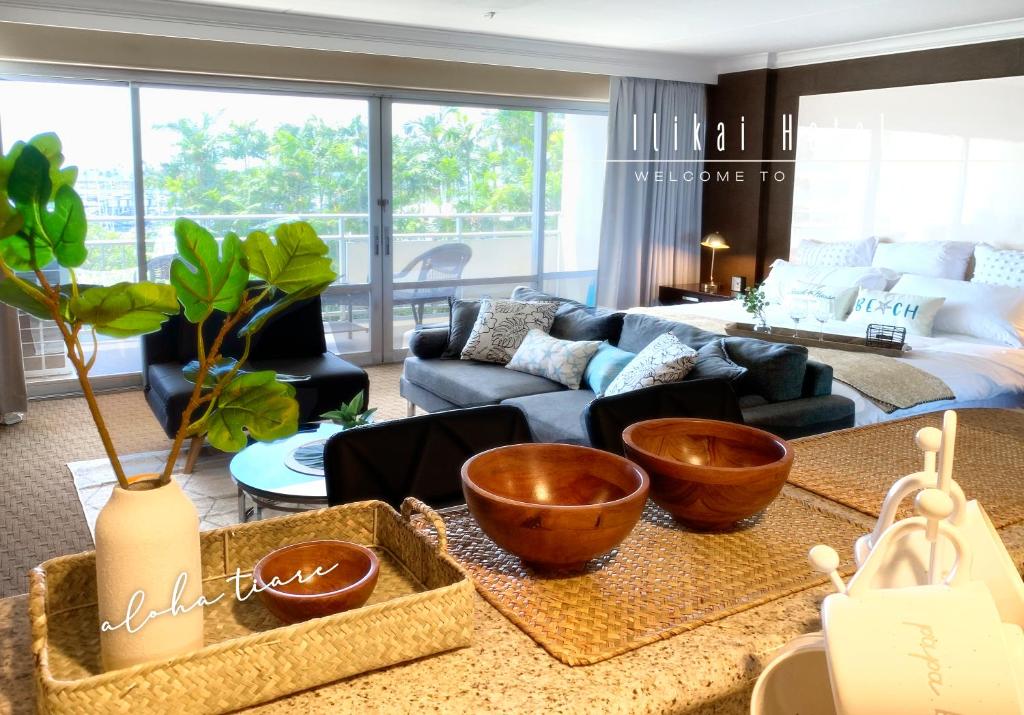 Ocean View Waikiki Luxury Ilikai Free Parking image