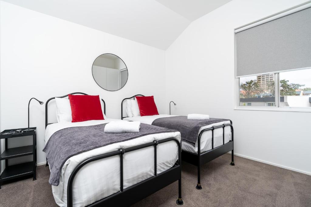 3BR Loft Apt 1min to Kingston Foreshore photo 4