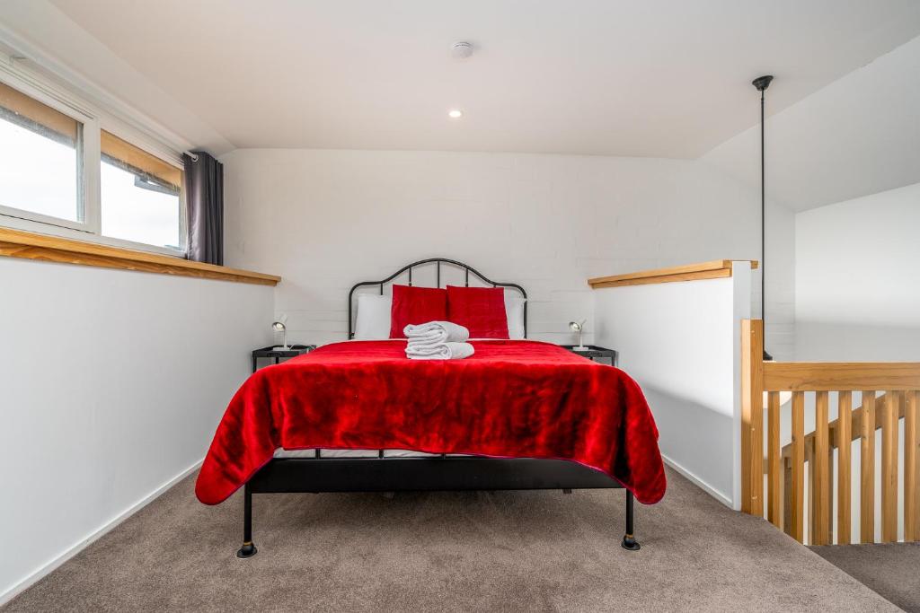 3BR Loft Apt 1min to Kingston Foreshore