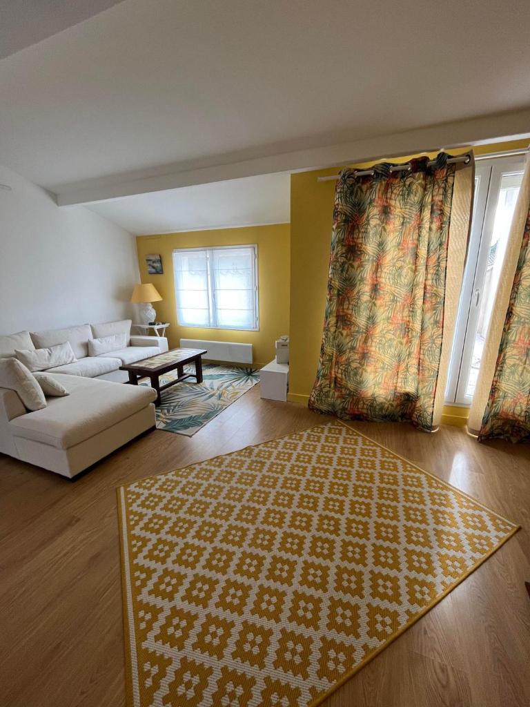 Appartement avec deux terrasses traversantes au cœur d'une ancienne Abbaye