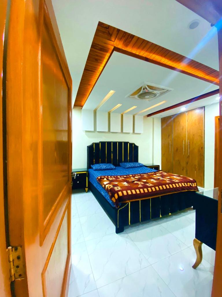 Luxury Apartment in Bahria Town, Lahore photo 4