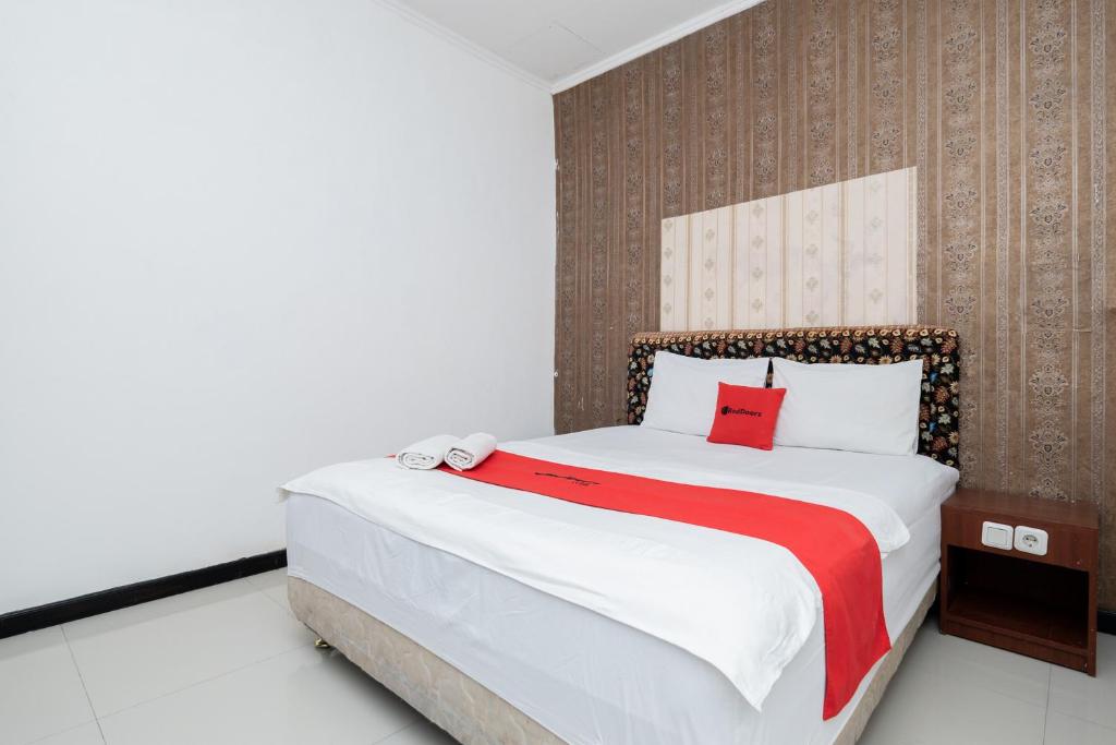 RedDoorz near Bukit Darmo Golf