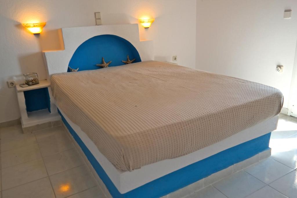Manolis Studios