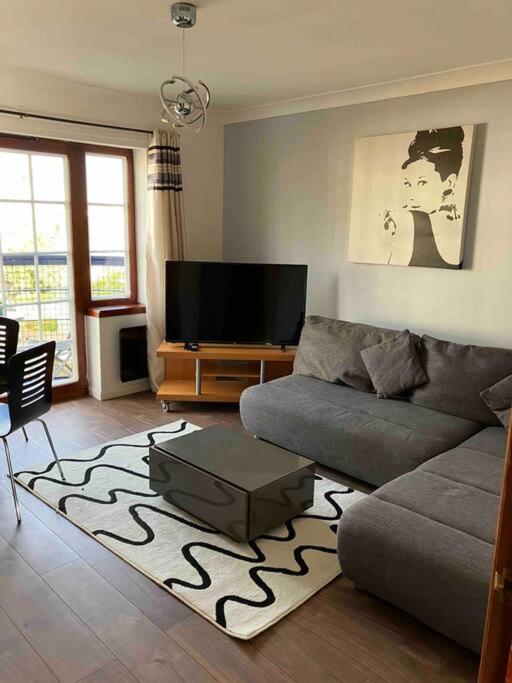 My Waterfront Apartment, views over Water of Leith - Tap to explore photos