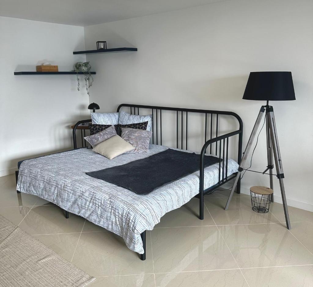 Petite Maison studio tout confort cosy Givors autoroute et gare